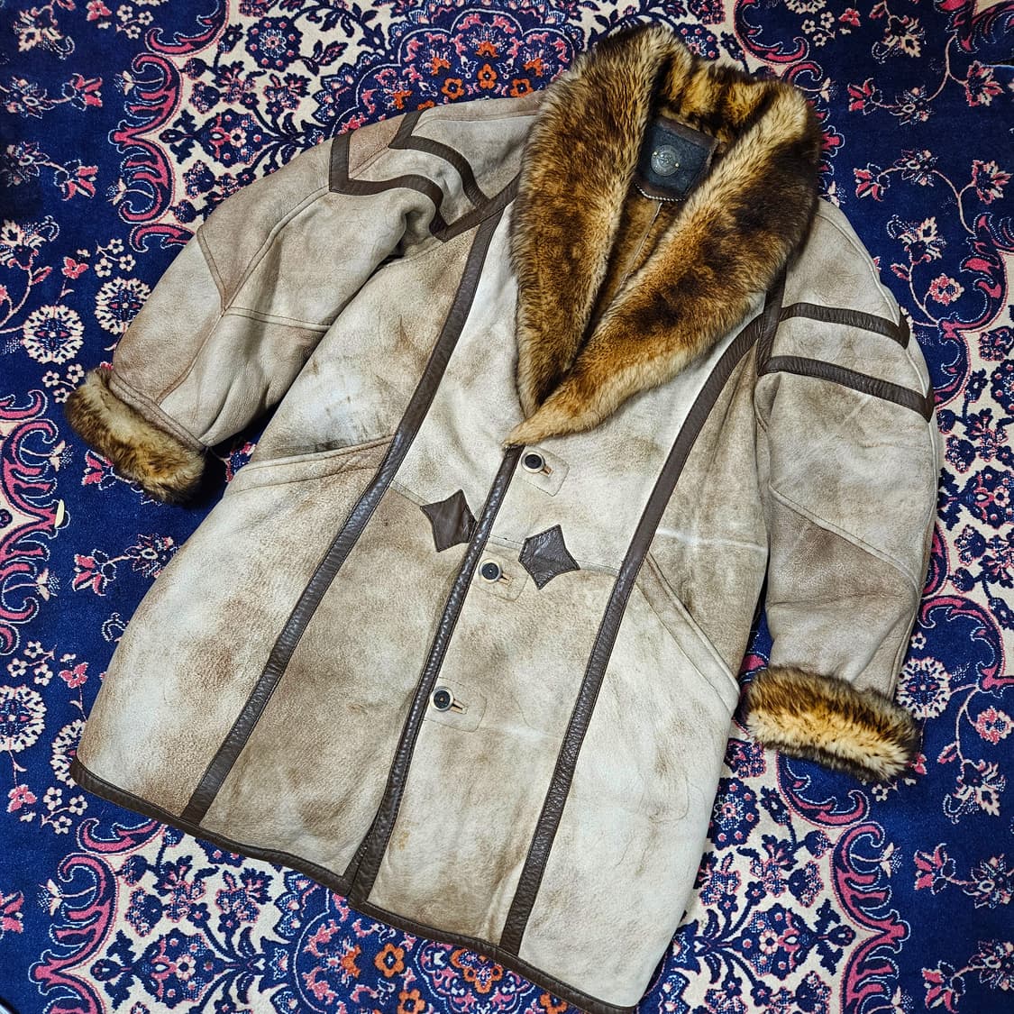 모플로비즈 90's 램스킨 사이드 라인 3버튼 무스탕 코트 상품이미지1