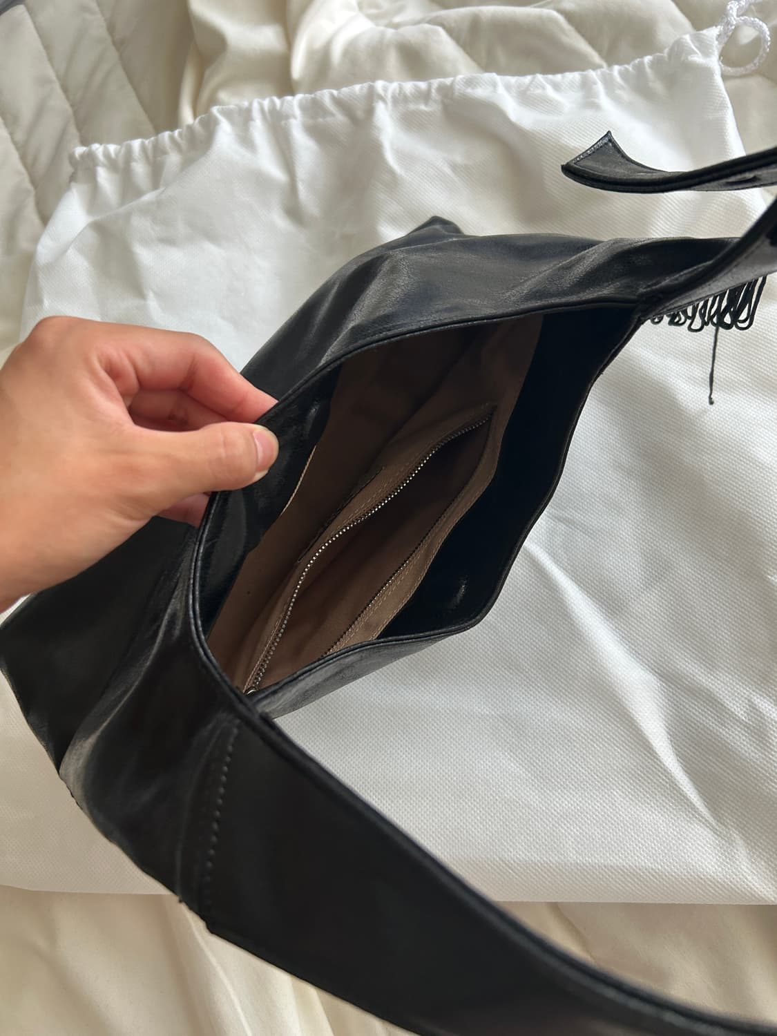 샌드뮤지엄 PONY FRINGE BAG [Black] 상품이미지6