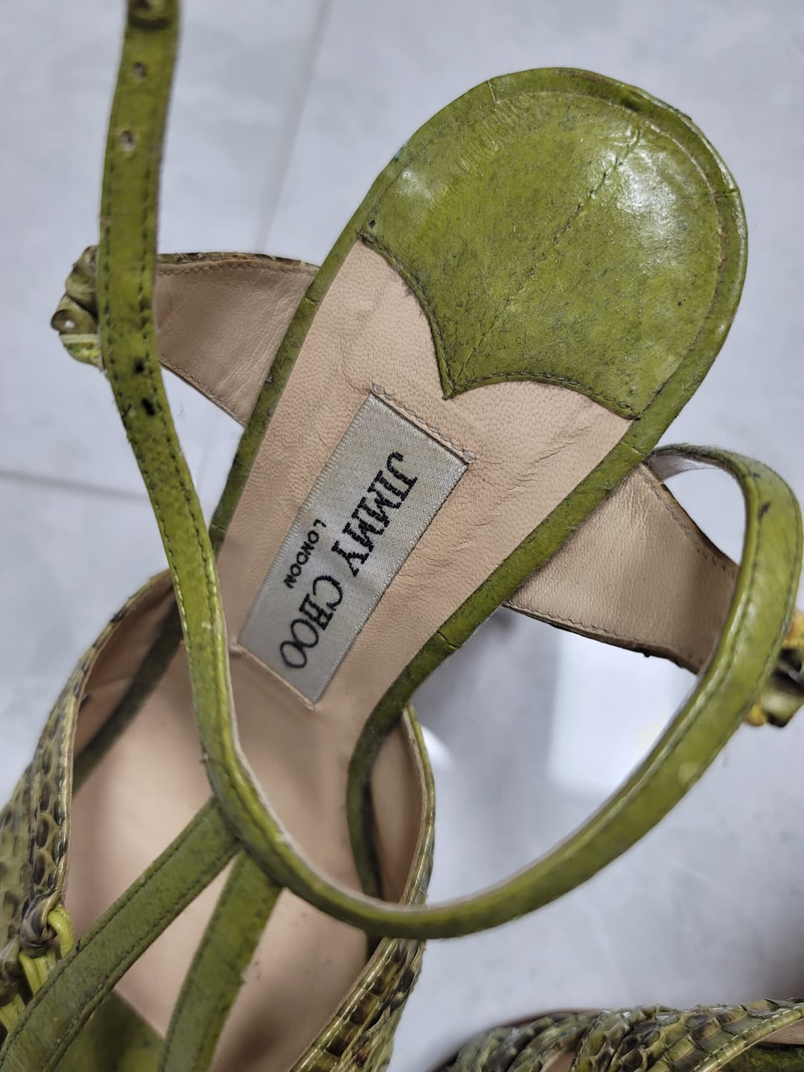 지미추 파이톤 스트랩 연두색 하이힐 37사이즈 상태굿
 상품이미지4