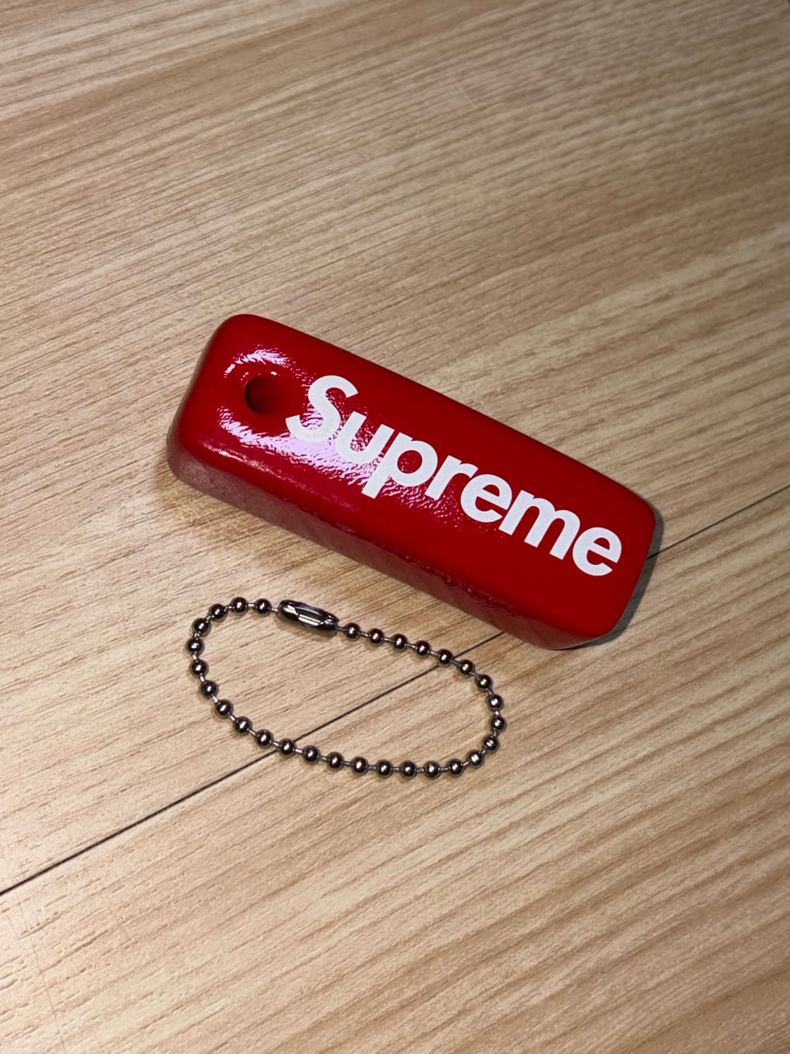 슈프림 플로팅 키링 레드컬러 상품이미지1