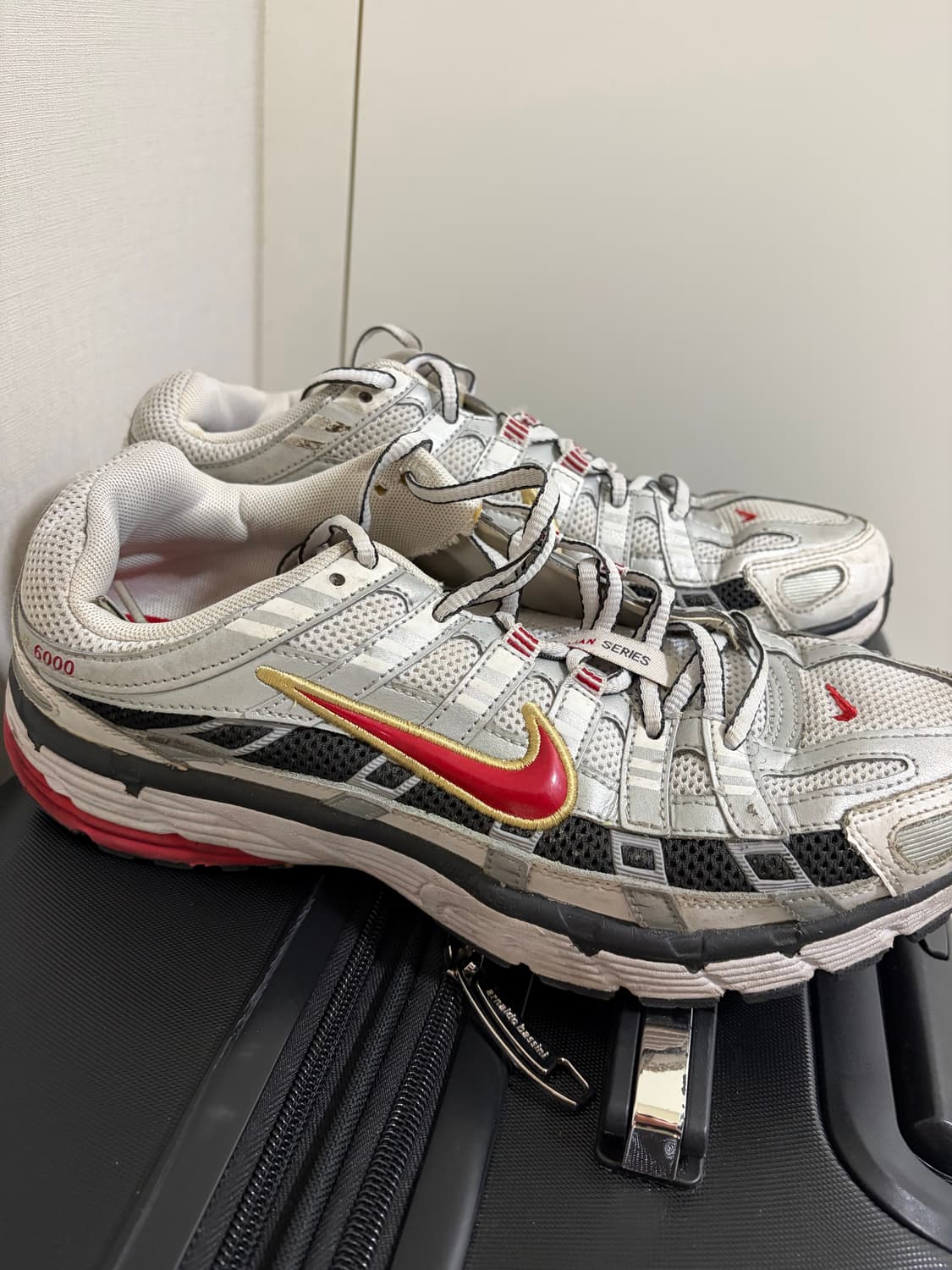 나이키 P6000 실버 레드 270사이즈 상품이미지2