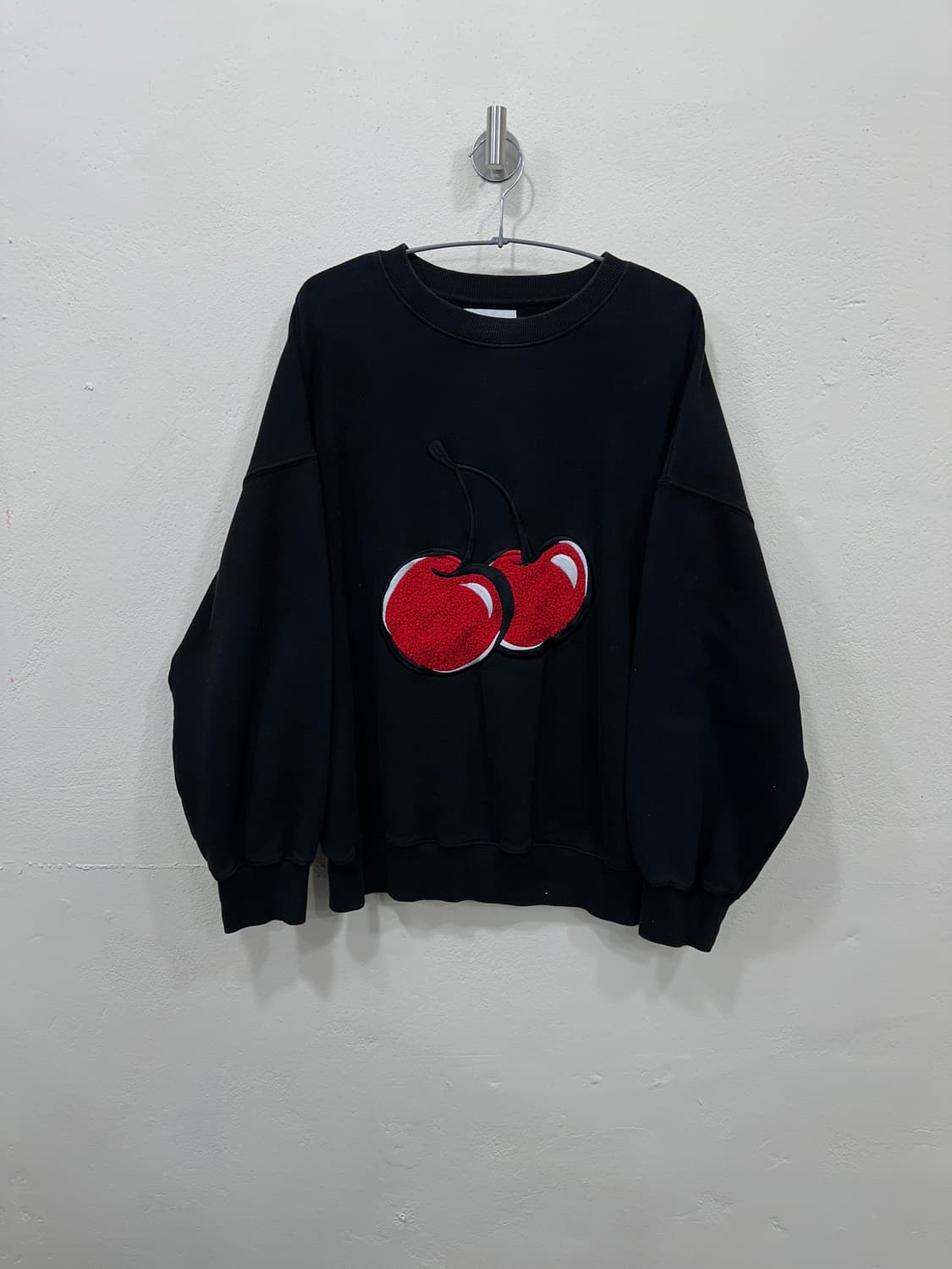 키르시 플리스 빅체리 맨투맨  상품이미지1