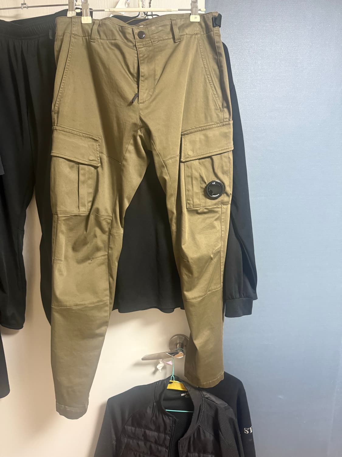 CP컴퍼니 렌즈 카고 팬츠 검정,카키 46사이즈 상품이미지5