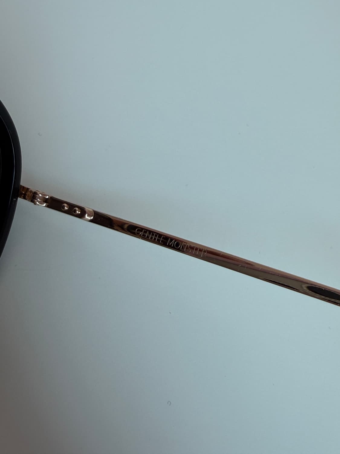 젠틀몬스터 Mad Crush 블랙/골드 선글라스 상품이미지6