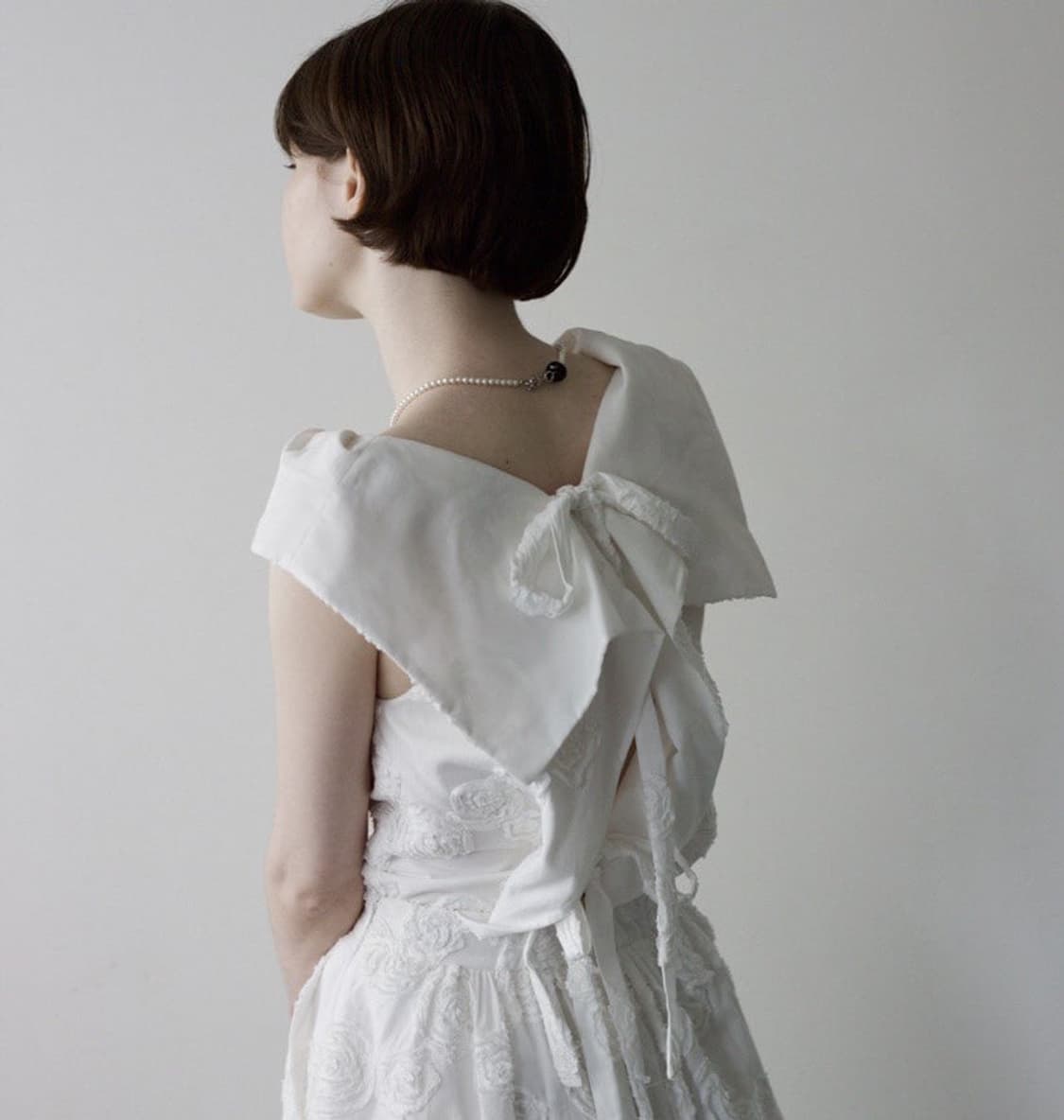 flower embroidery apron blouse 화이트 구해요 상품이미지1