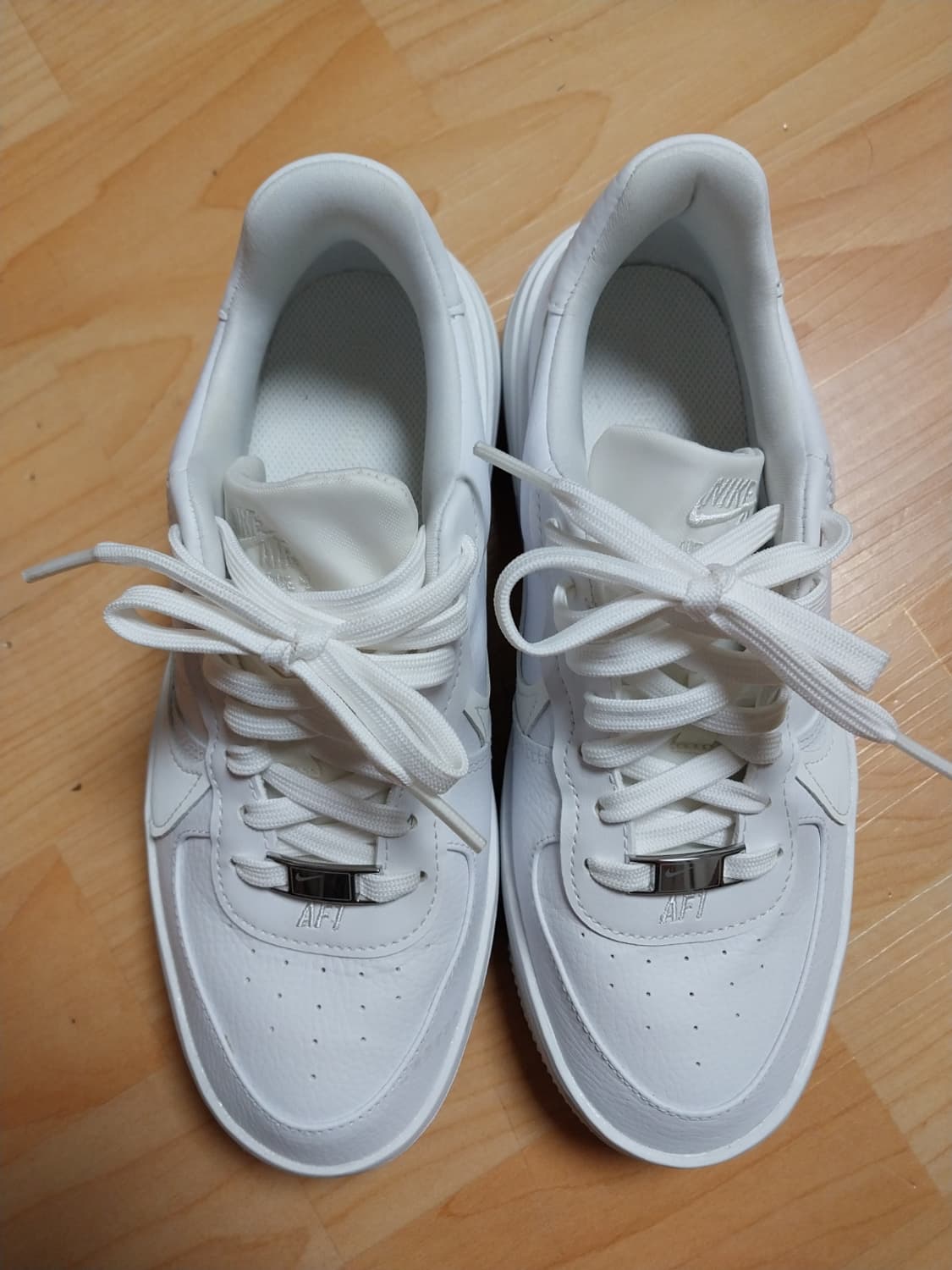 나이키 에어포스 1 플랫폼 트리플 화이트 240 팝니다 상품이미지5