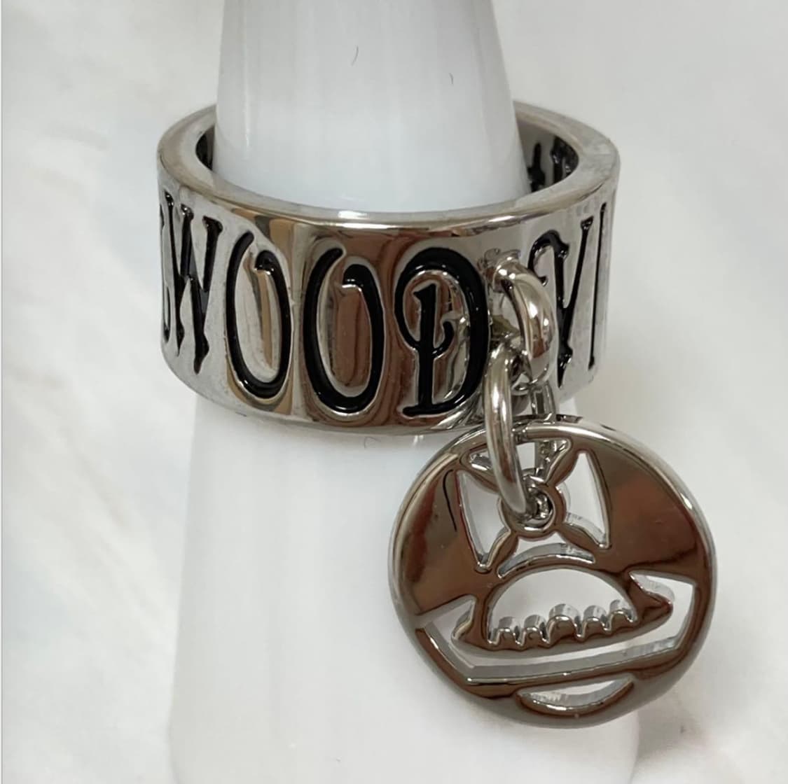 비비안웨스트우드 아카이브 레터링 각인 orb 펀칭 참 반지 상품이미지3