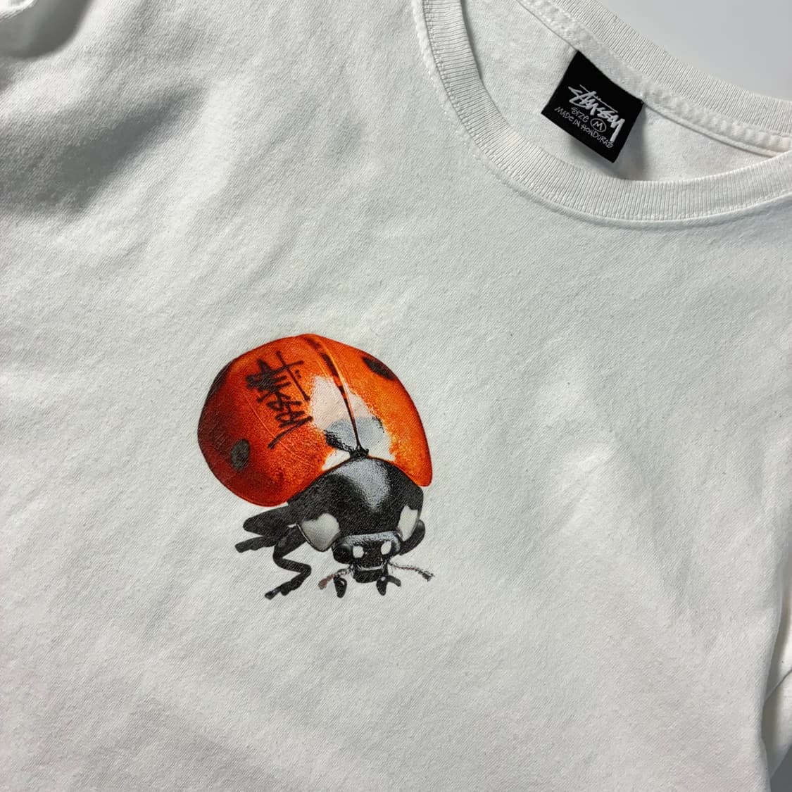 Stussy  스투시 레이디버그 화이트 반팔 티셔츠  상품이미지3