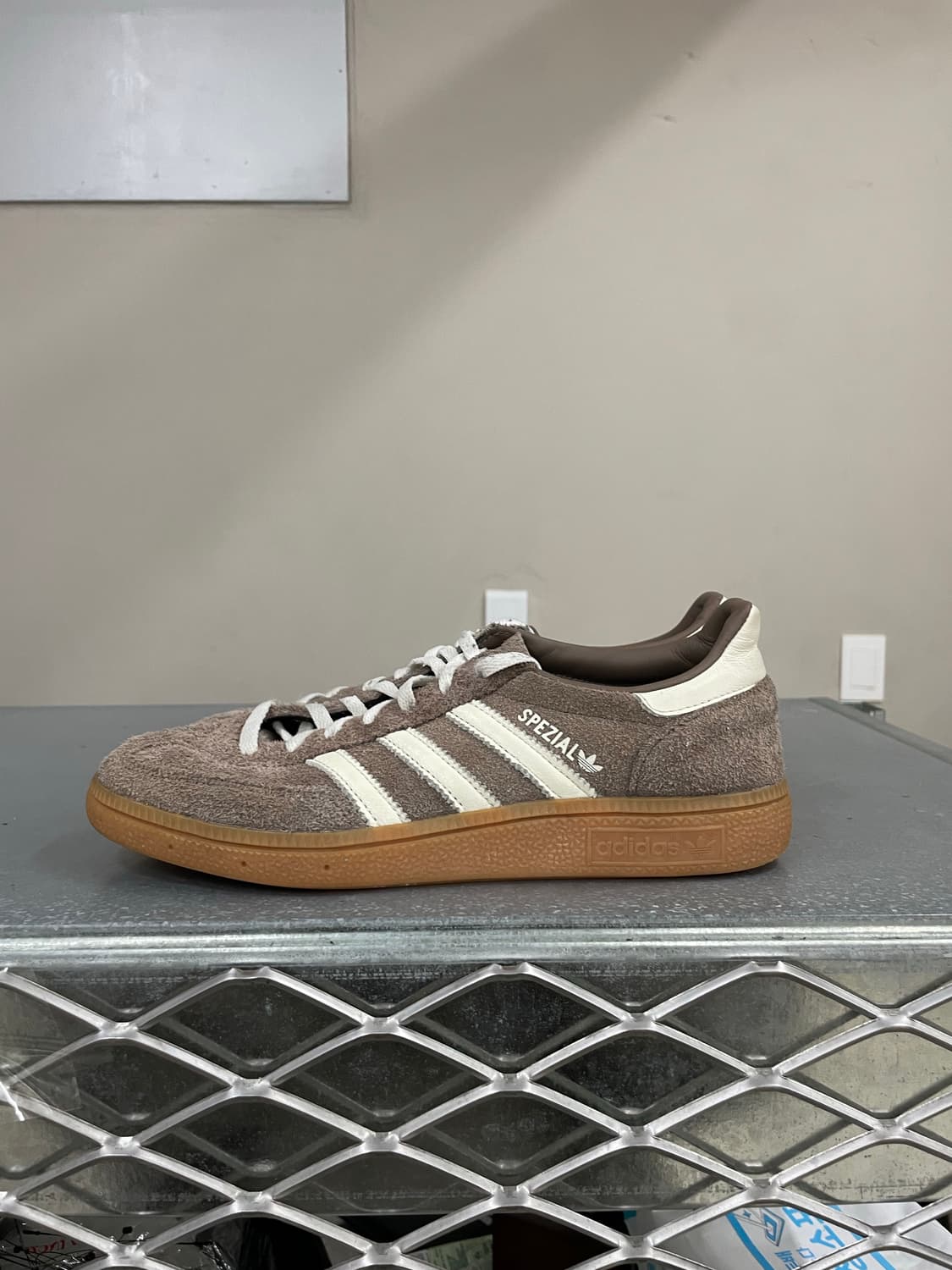 아디다스 핸드볼 스페지알 어스 스트라타 240 상품이미지1