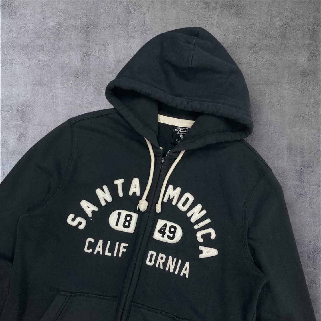 후아유 차콜 컬러 스펠아웃 빅로고 후드 집업 상품이미지2