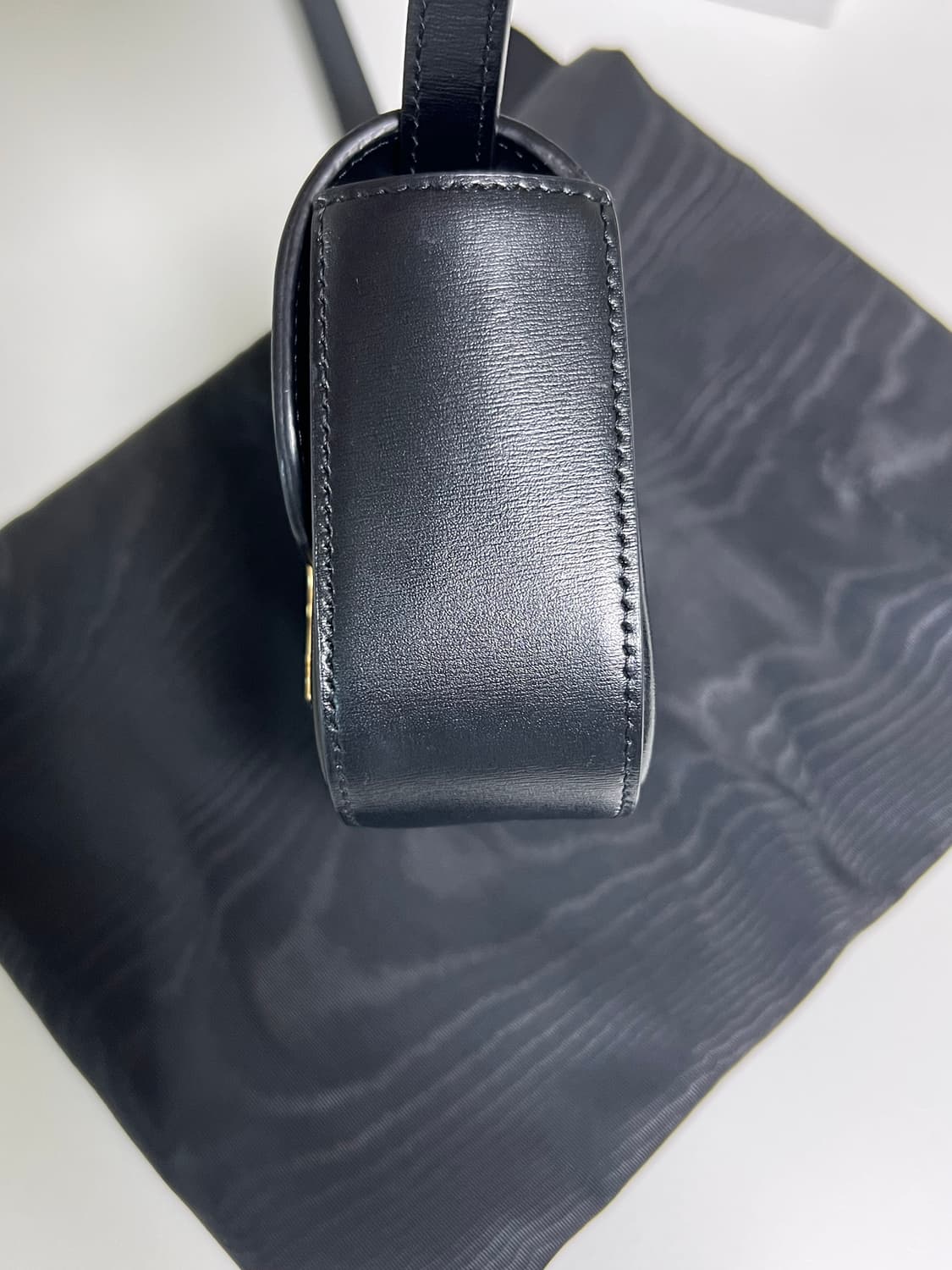 [정품] 셀린느 클로드 샤이니 카프스킨 백 미니 블랙 상품이미지5