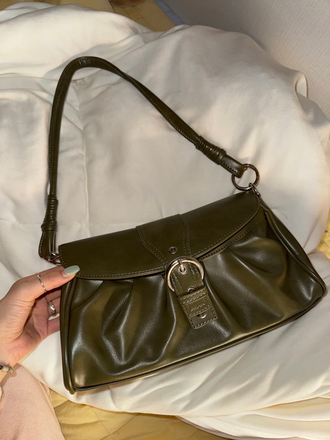 카키 숄더백 상품이미지1