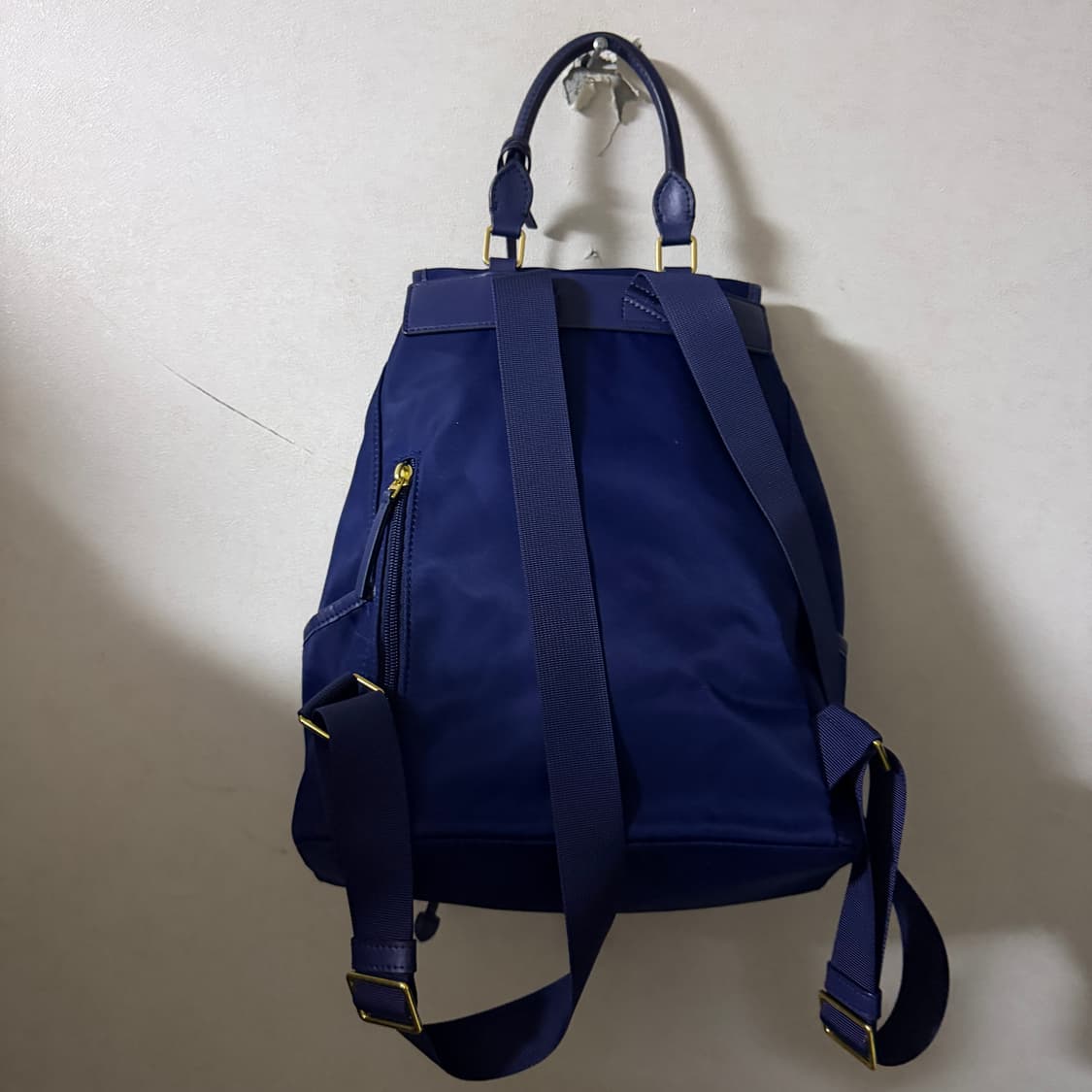 토리버치 나일론 투포켓 백팩 블루 상품이미지3