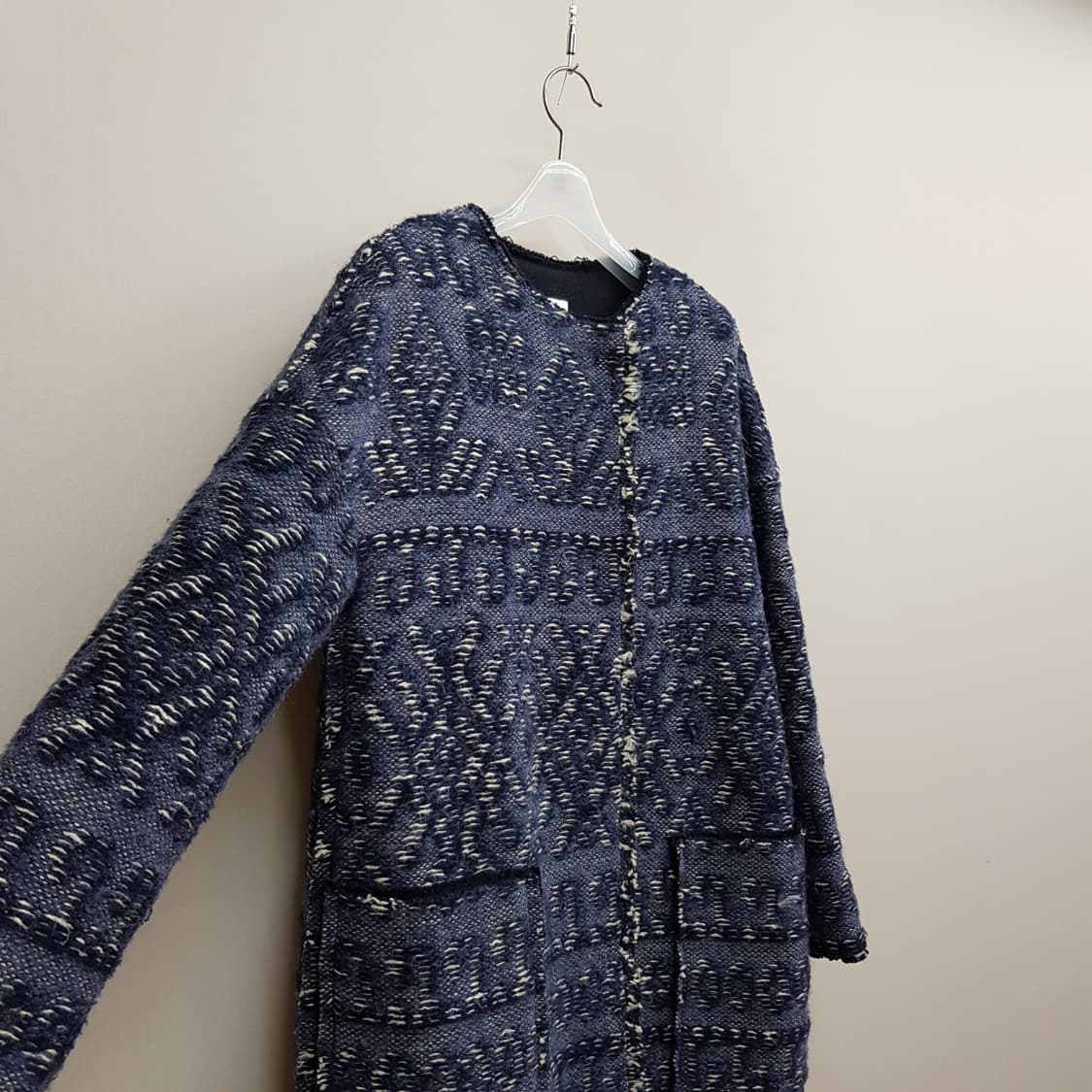 구호 kuho 자카드 패턴 라운드넥 트위드 롱 코트 85-94-160 상품이미지3