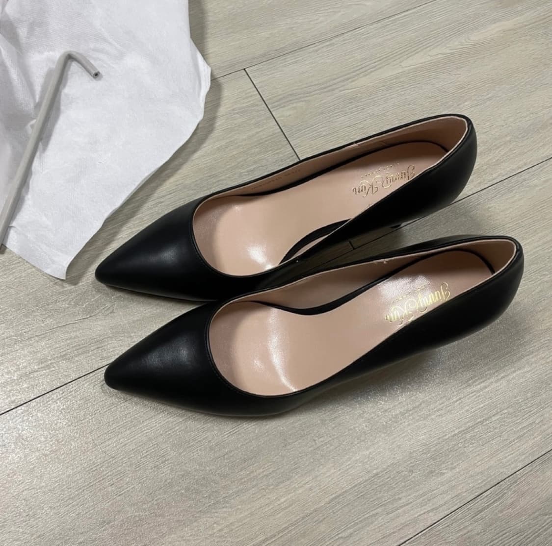 지니킴)스틸레토힐 블랙가죽 기본 구두 7cm 235사이즈(새상품) 상품이미지3