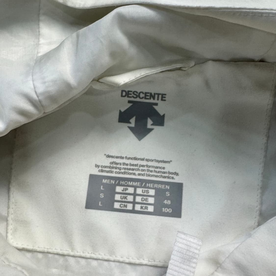 100 데상트 바람막이 상품이미지3