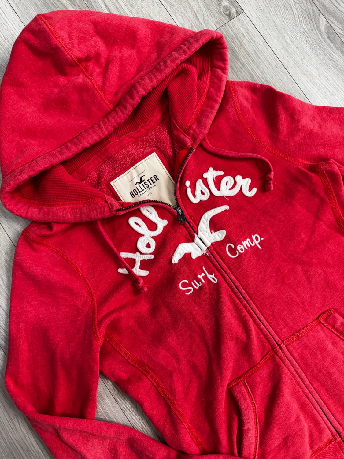 홀리스터 슬림핏 후드집업 레드 상품이미지1