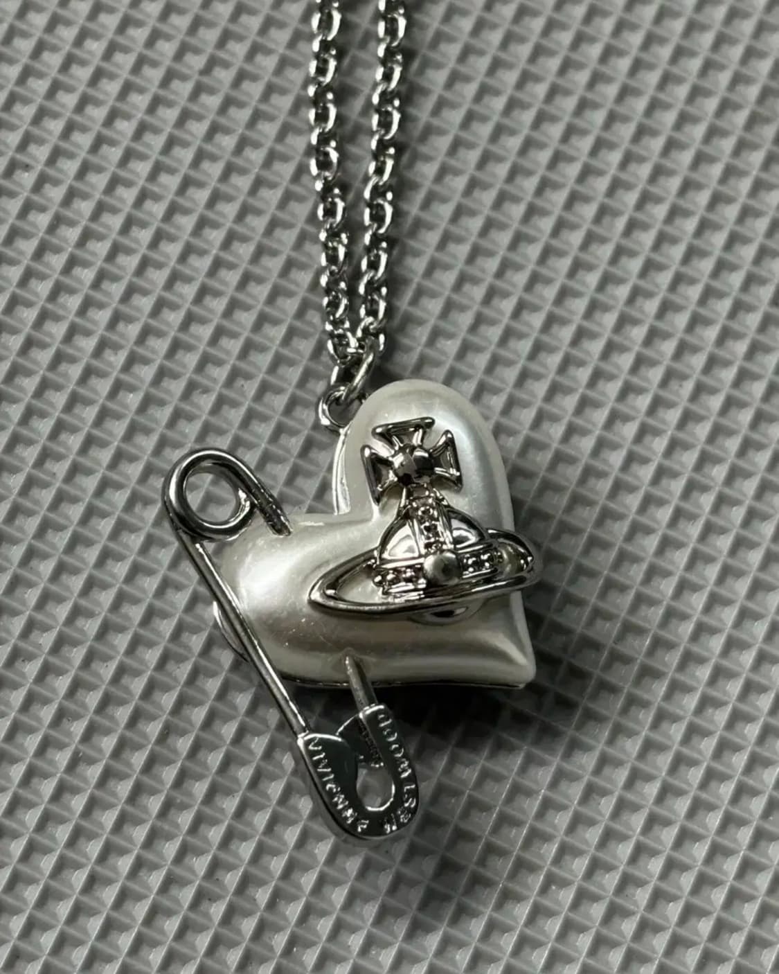 비비안웨스트우드 오리에타 하트 클립 목걸이 상품이미지2