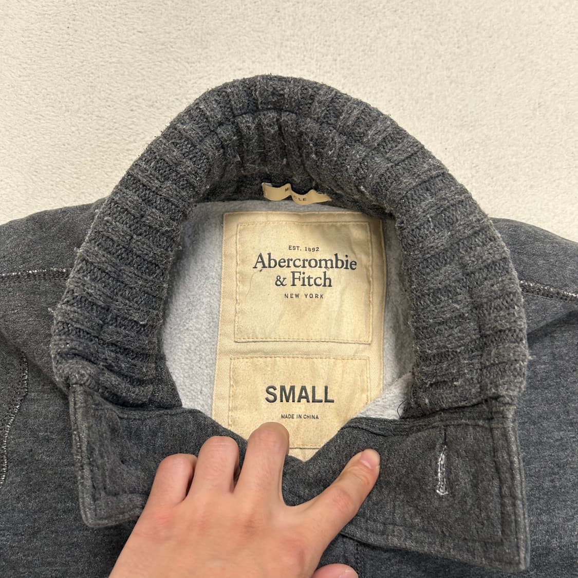 Abercrombie gray button neck zip-up 상품이미지6