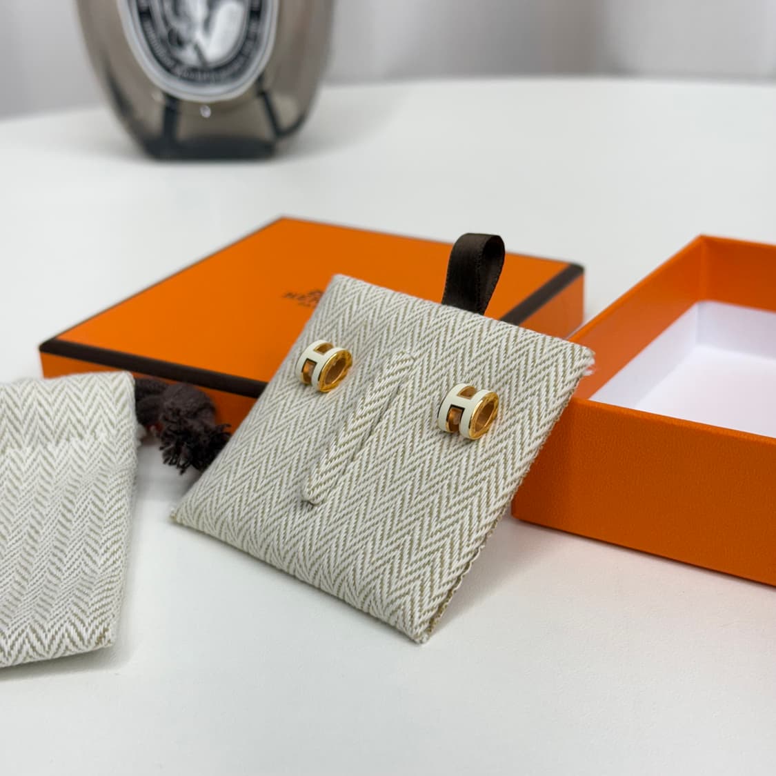 [새상품] 에르메스 팝아슈 미니 귀걸이 화이트 로즈골드 상품이미지2