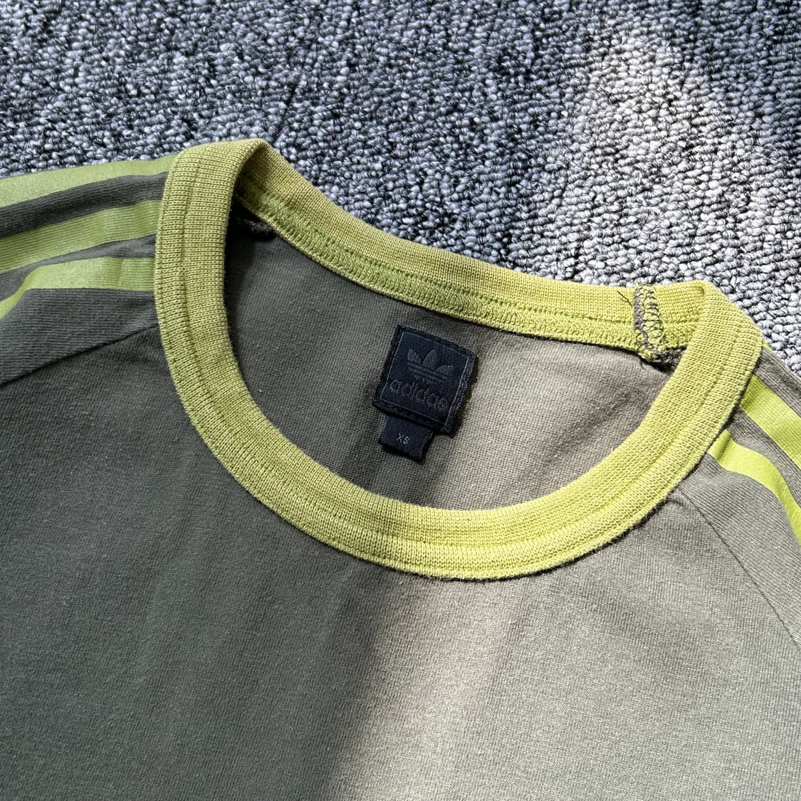 아디다스 카키 링거 티셔츠 상품이미지3