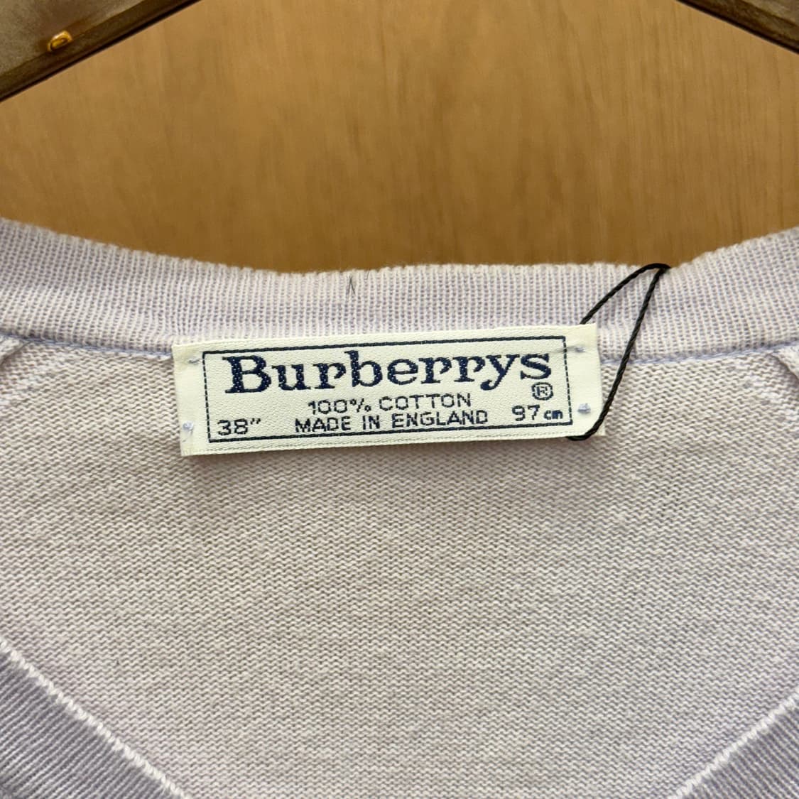 버버리 런던 브이넥 반팔 니트 티셔츠 클래식 로고 자수 슬림핏 연보라 상품이미지7