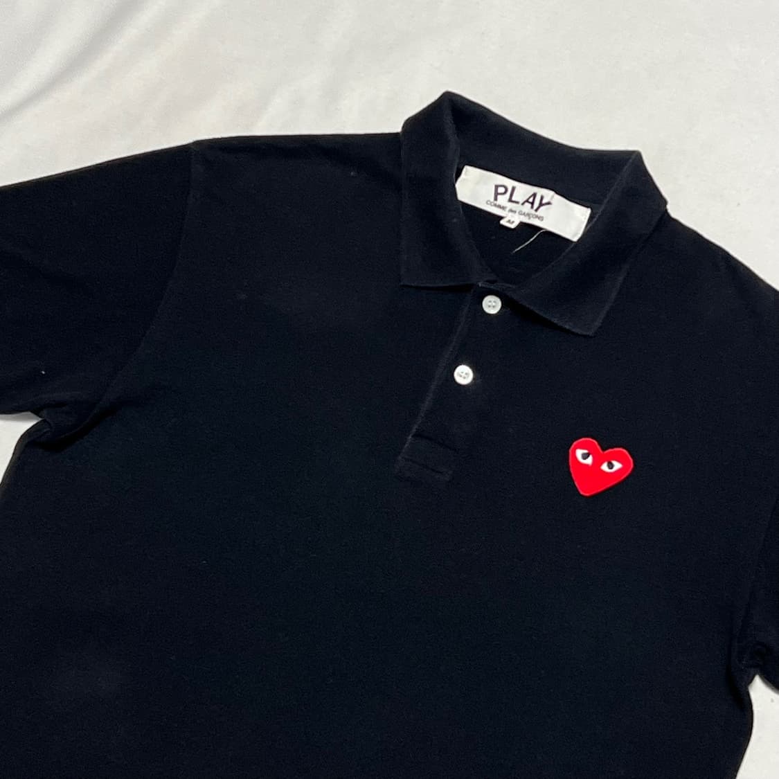 M 꼼데가르송 레드 하트 와펜 카라 티셔츠 상품이미지1