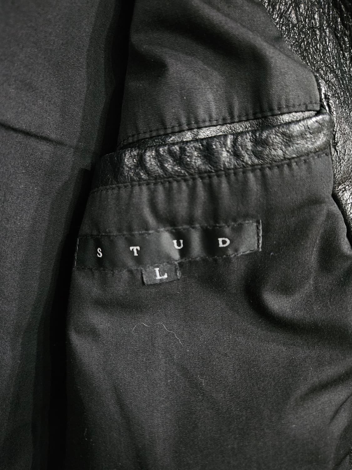 스터드 STUD 블랙컬러 남성 100 양가죽 라이더자켓  상품이미지3