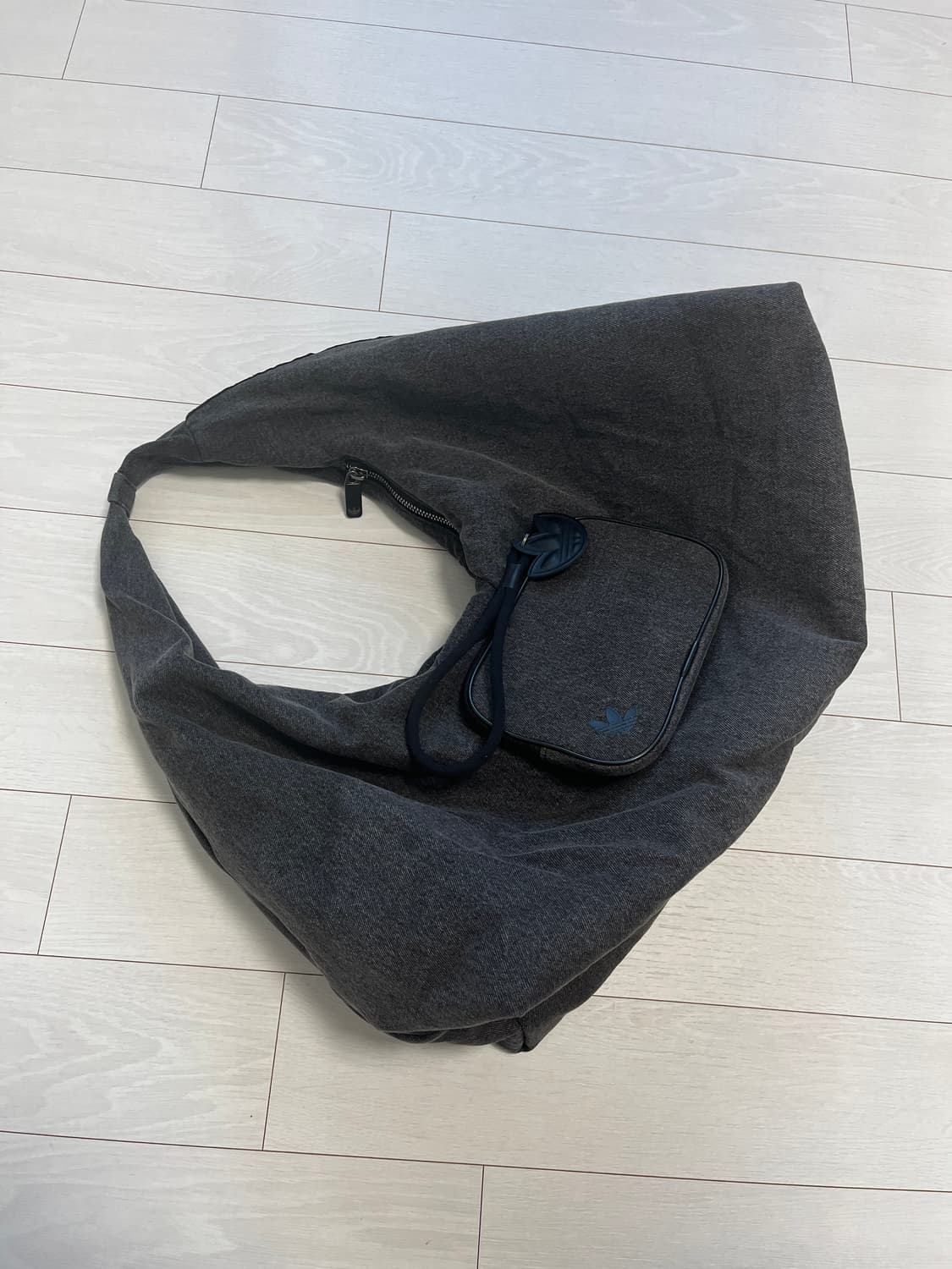 아디다스 데님 숄더백 블랙 상품이미지3