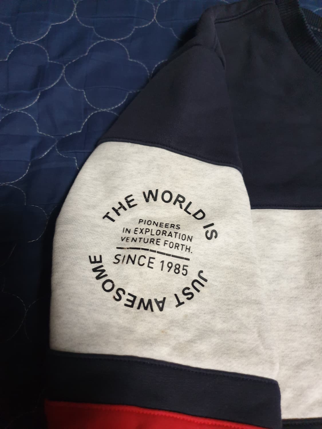 (단종매물) 디스커버리 배색 맨투맨 (M) 상품이미지4