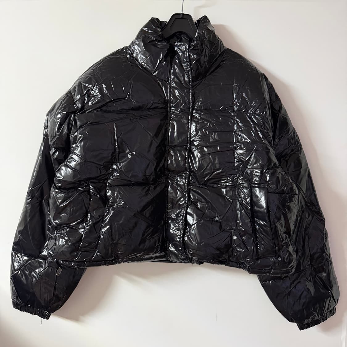 새상품 여자 유광 크롭 패딩 (블랙) 상품이미지1