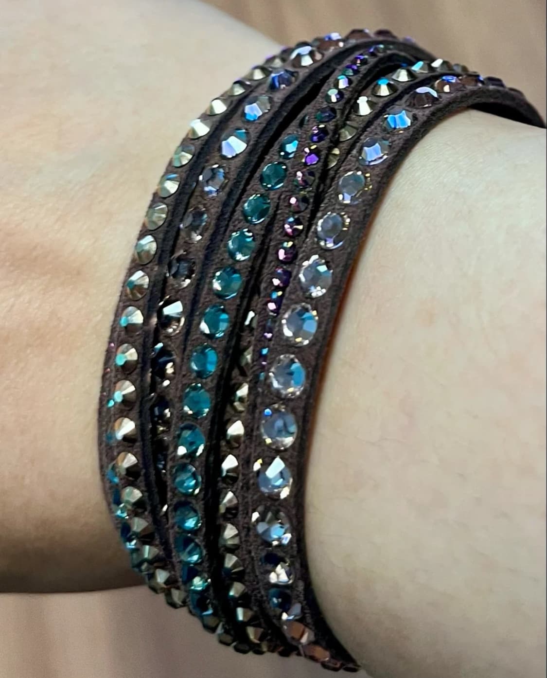 Swarovski 스와로브스키 슬레이크 스터드 가죽 팔찌 민트초코 상품이미지2