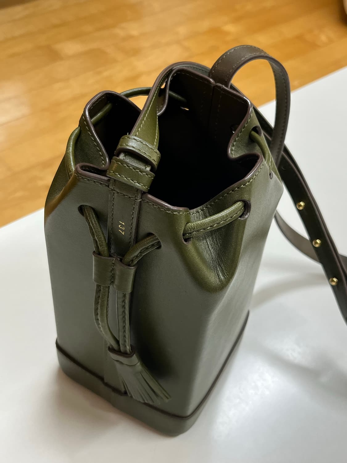 RSVP Paris 박스백 카키 색상 버킷백 상품이미지2