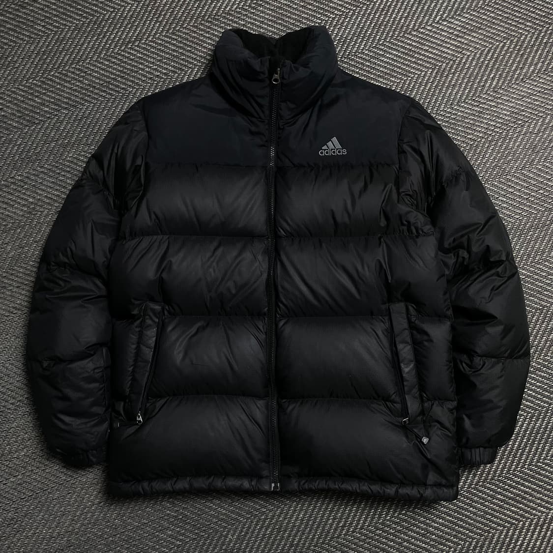 아디다스 자수로고 덕 다운 푸퍼 패딩 블랙o 5122 상품이미지1