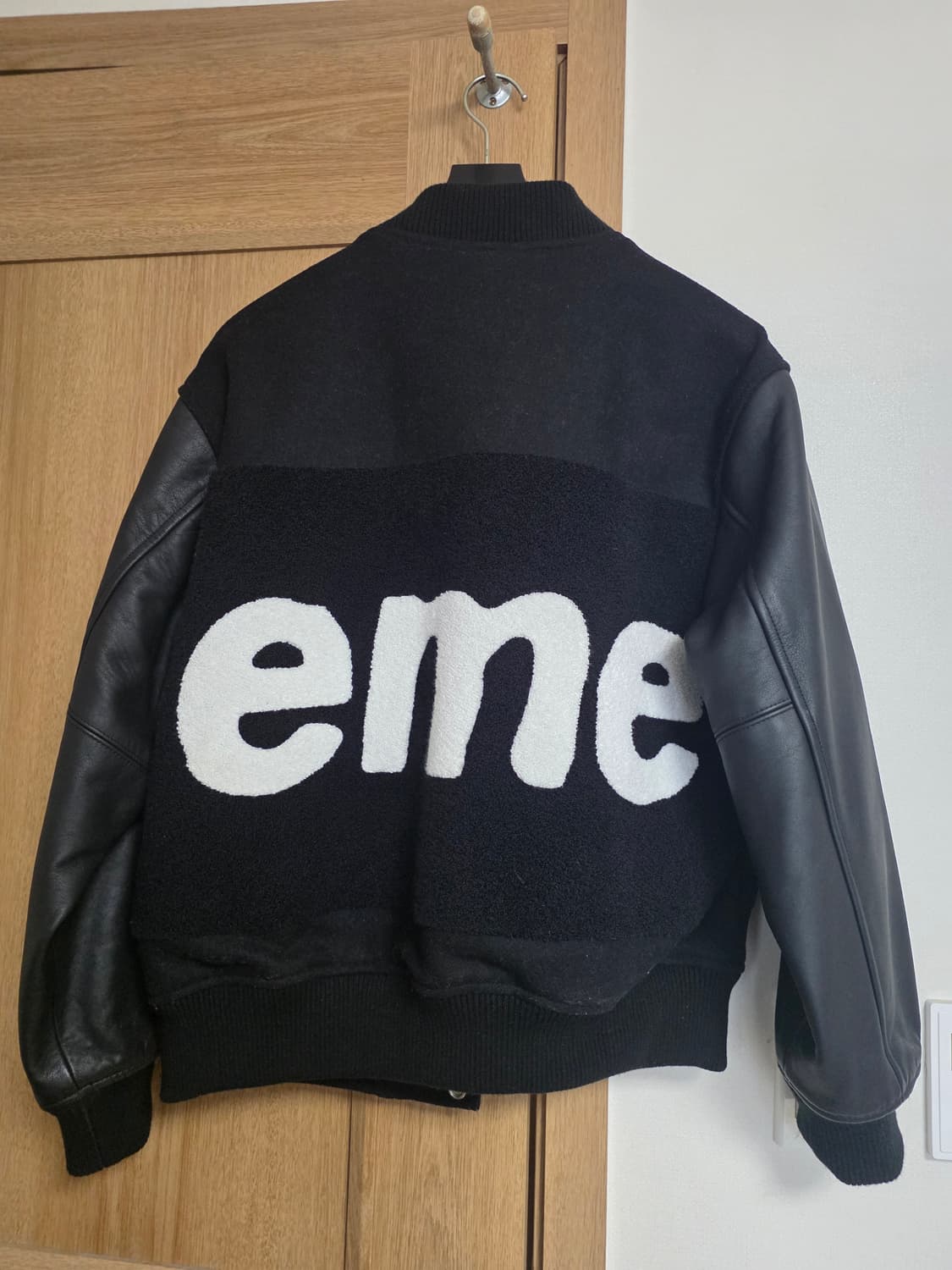 [S] 슈프림 빅로고 샤닐 바시티 자켓 블랙 상품이미지2