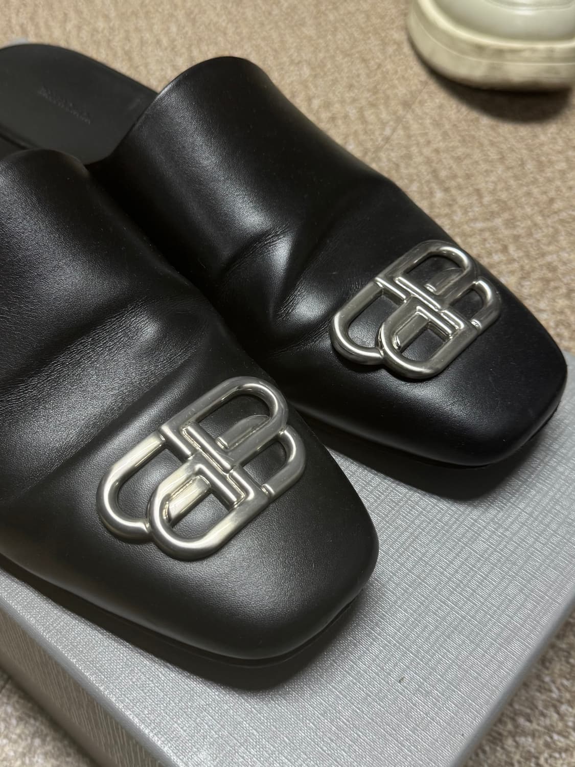 (42) 발렌시아가 BB Rim Logo Mule 상품이미지3