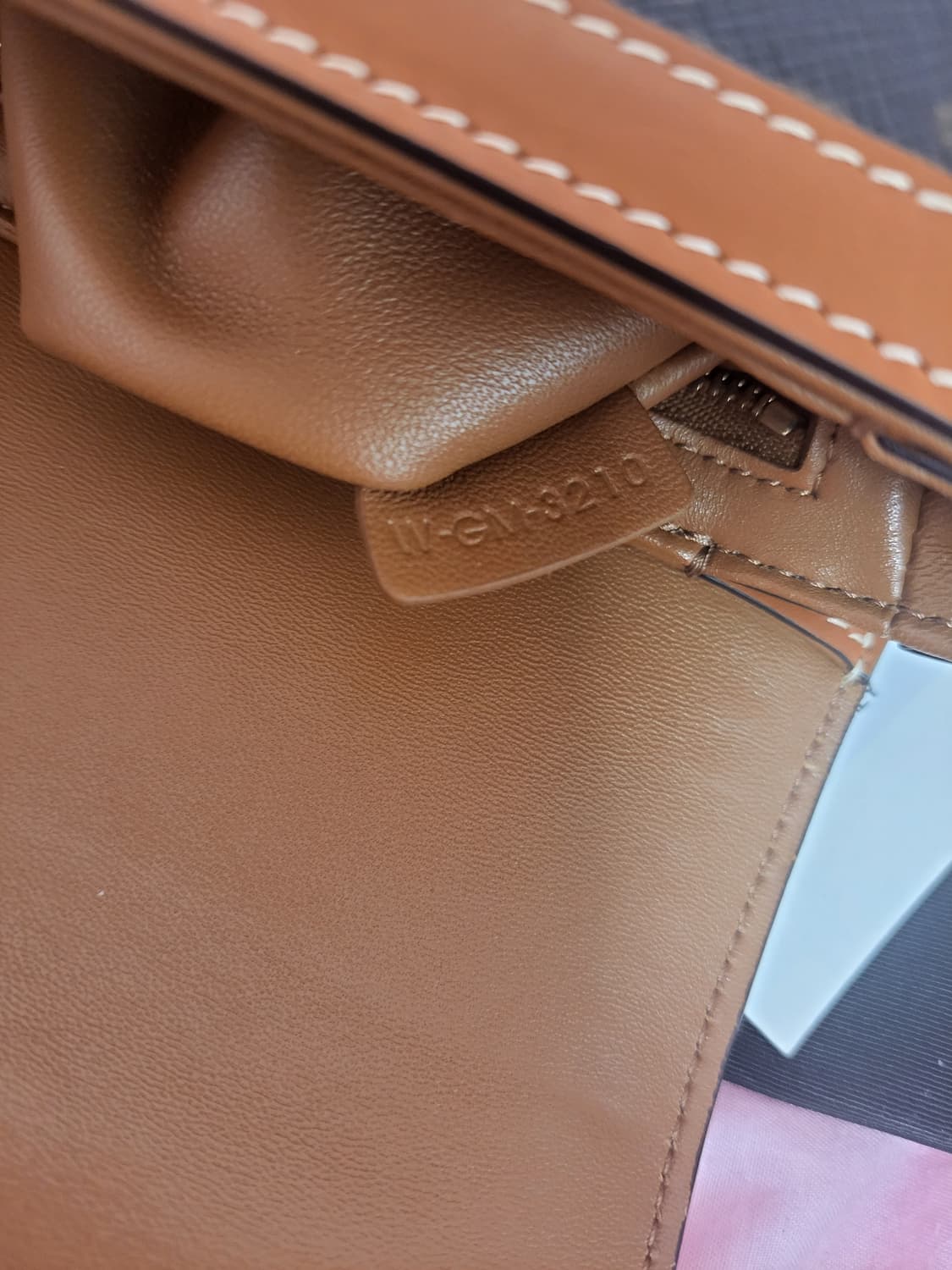 정품)급처상태좋음최저가!셀린느 탠 트리옹프 캔버스 틴 크로스백트리오페가방 상품이미지3