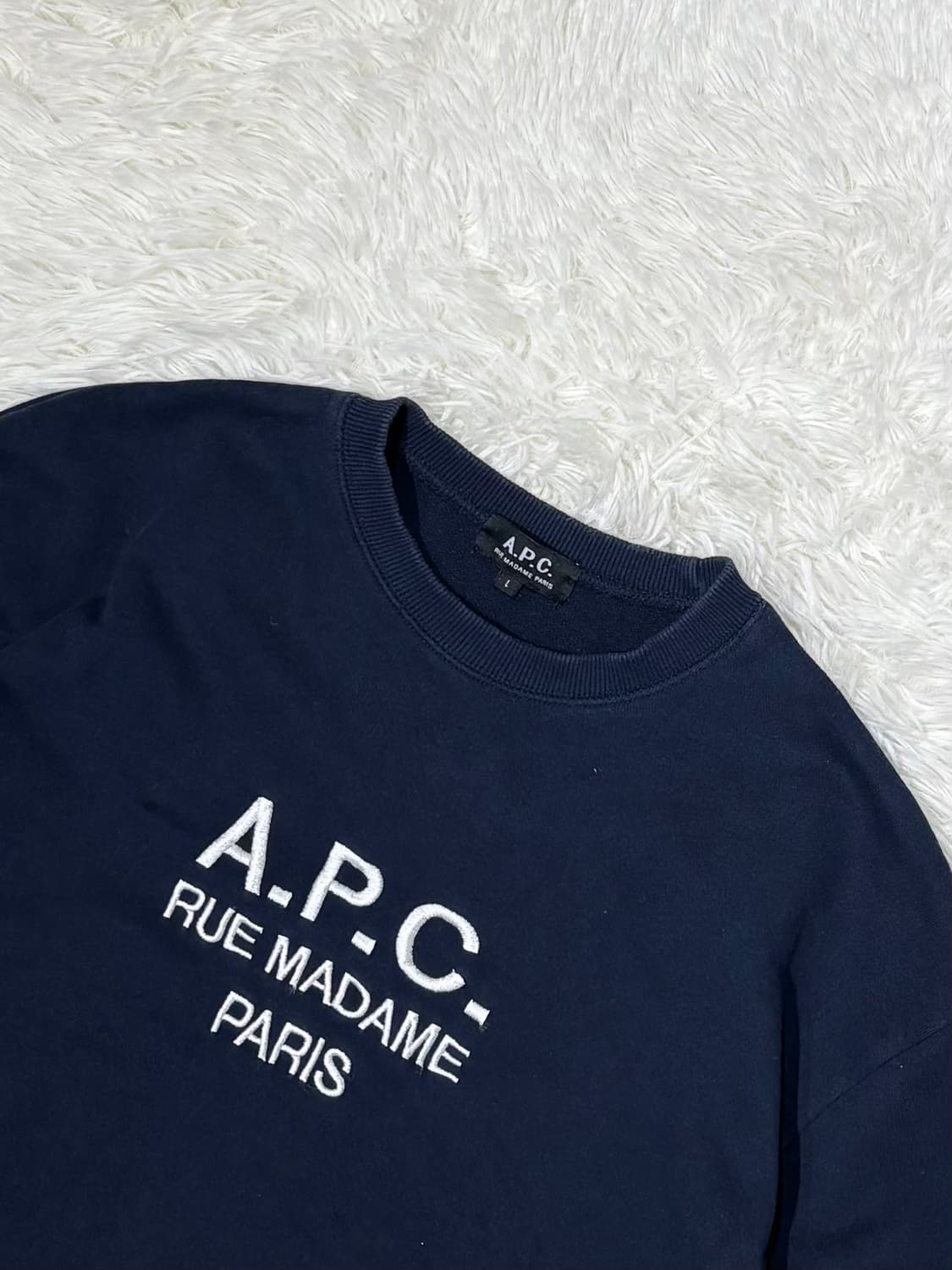 A.P.C 네이비 빅로고 맨투맨 상품이미지4