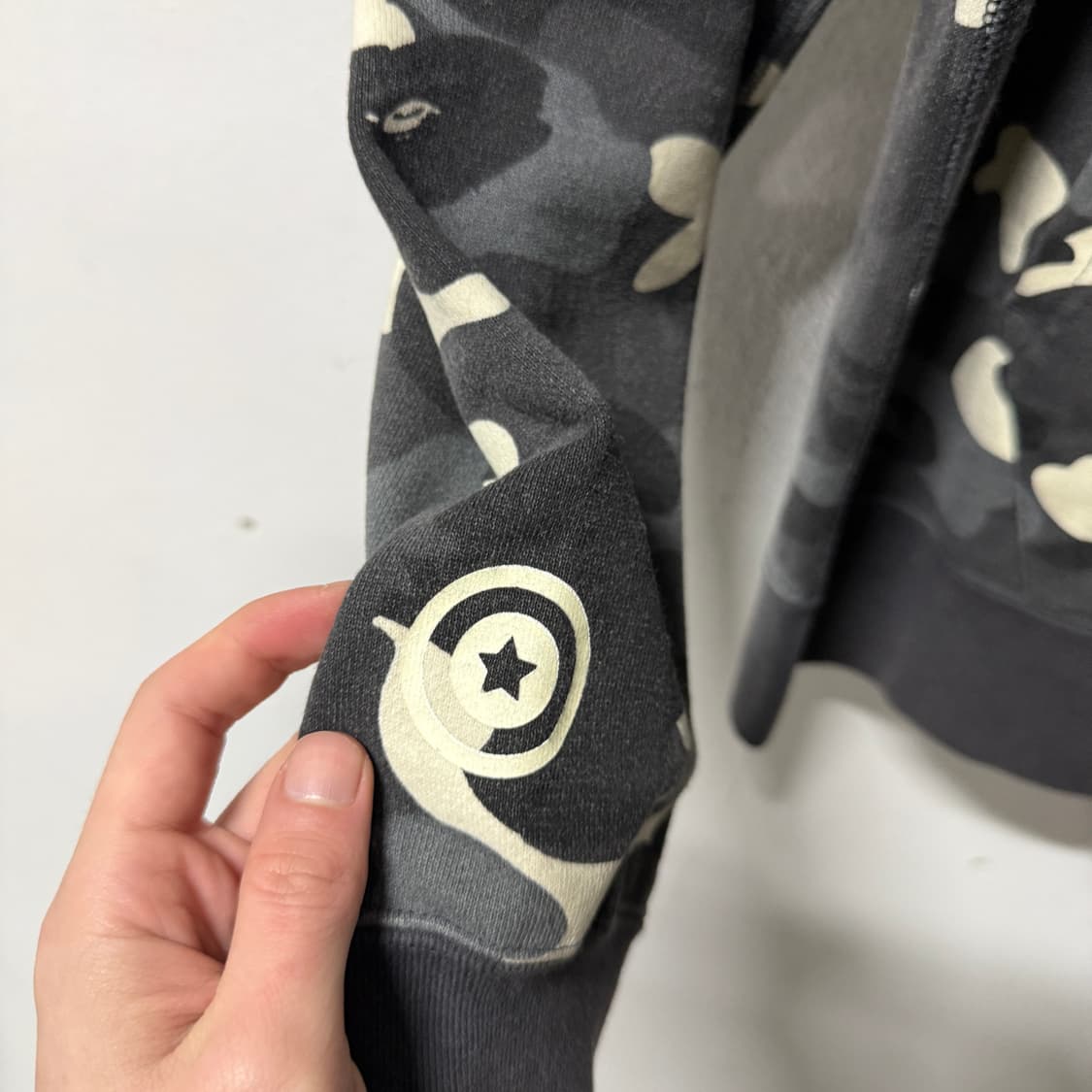 정품 베이프 흑계 시티 카모 샤크 풀 집업 후디 (야광) 상품이미지4