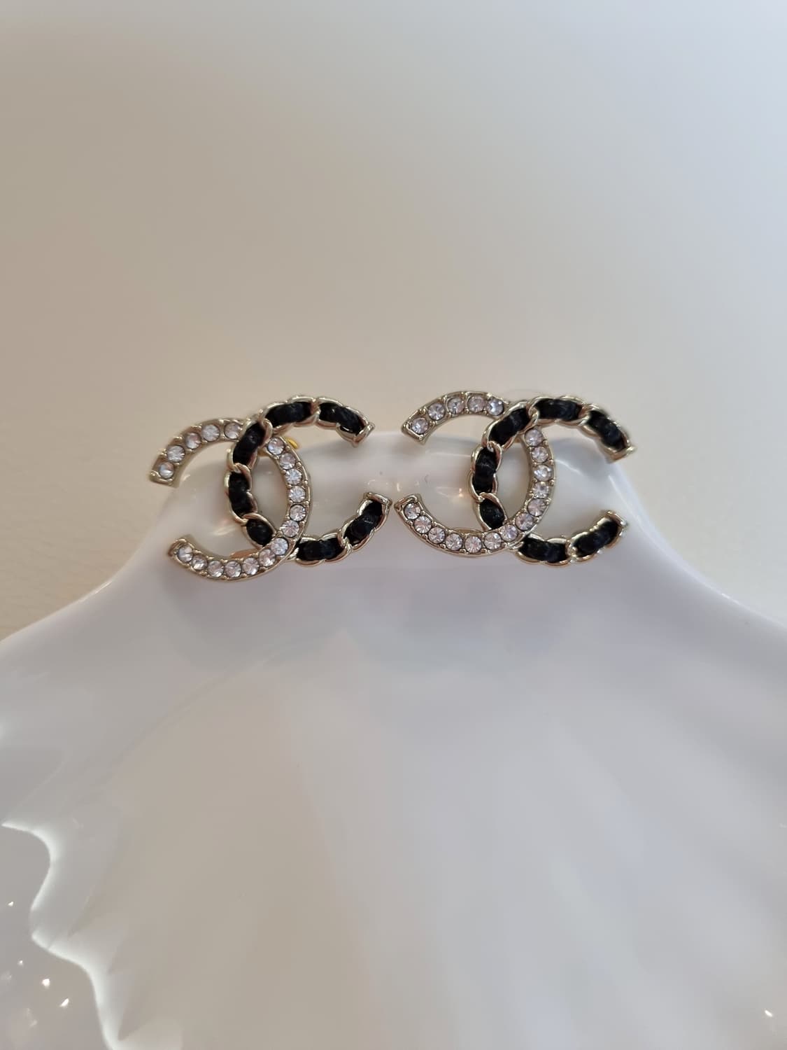 샤넬 가죽체인&크리스탈 CC로고 귀걸이 업사이클링 상품이미지1