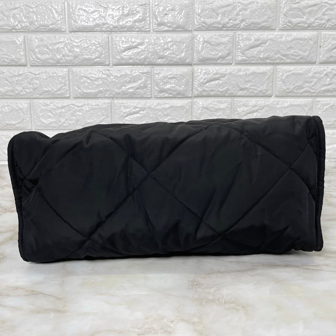 COS 코스 퀼팅 패디드 숄더백 블랙 상품이미지4