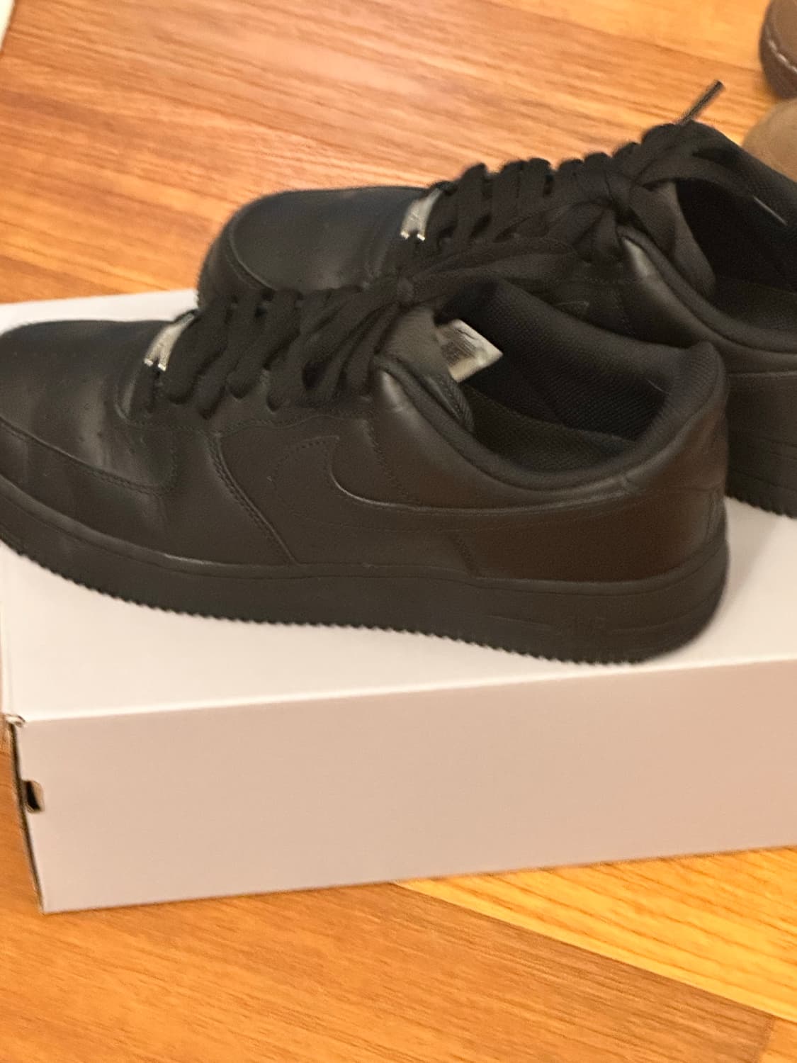 에어포스1 올블랙 270 1회착 상품이미지3