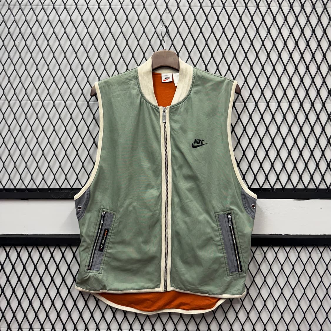 나이키 X AJ23 에어조던 베스트 후면 레터링 로고 포인트 카키 상품이미지1