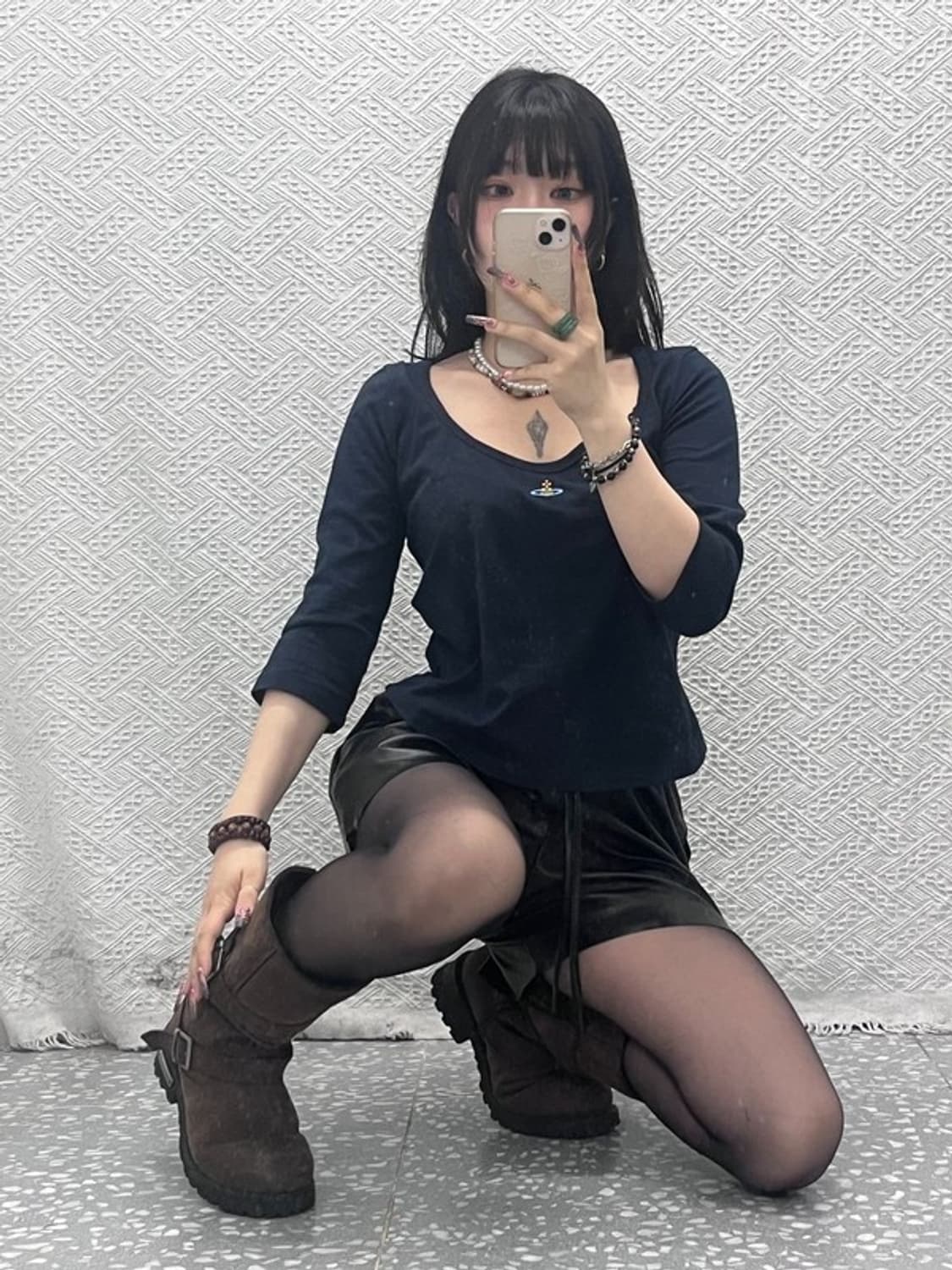 비비안 웨스트우드 레드라벨 자수로고 슬림핏 긴팔티 L C11851 상품이미지1