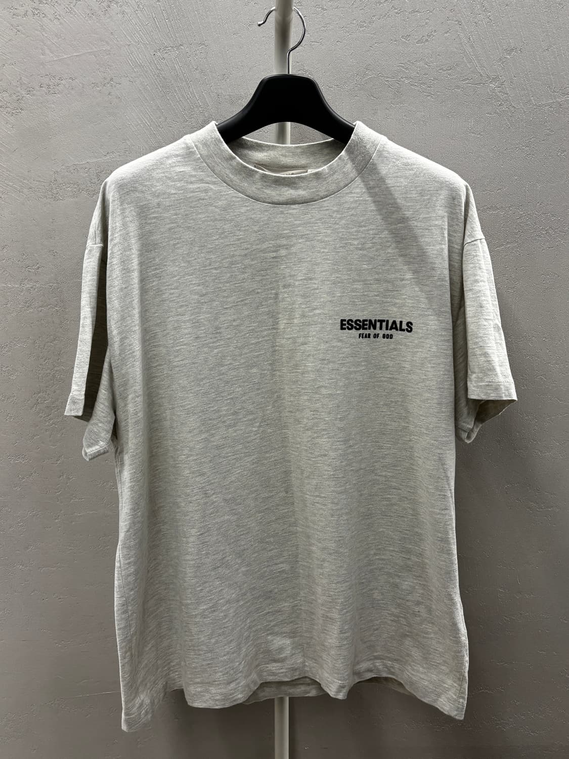 에센셜 Fear Of God 반팔티 그레이 L 상품이미지2