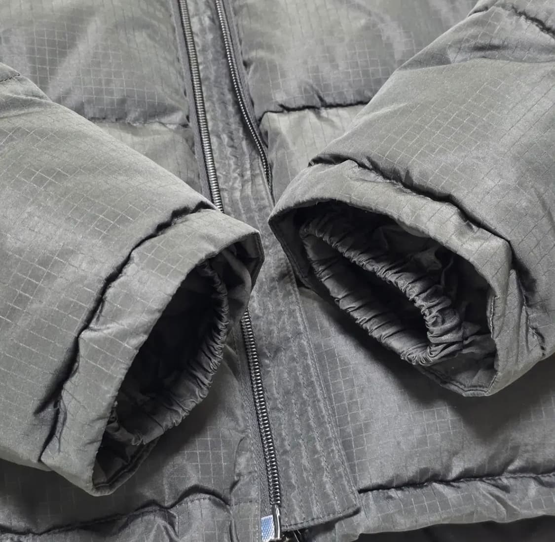 발렌시아가 자수로고 크롭패딩 상품이미지3