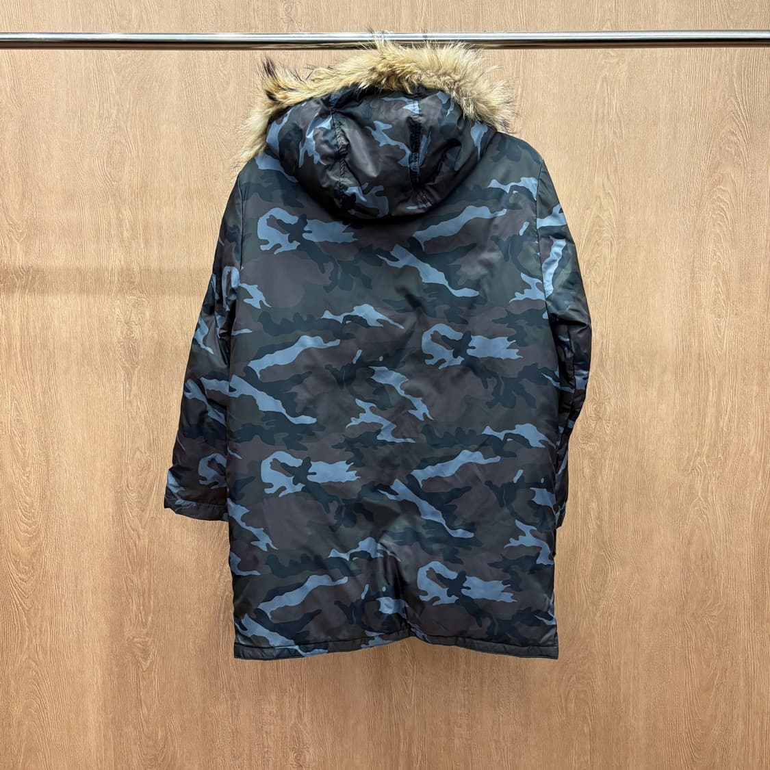 버버리 블랙 라벨 하이넥 패딩 퍼 후드 카모플라주 패턴 디테일 블루 상품이미지3