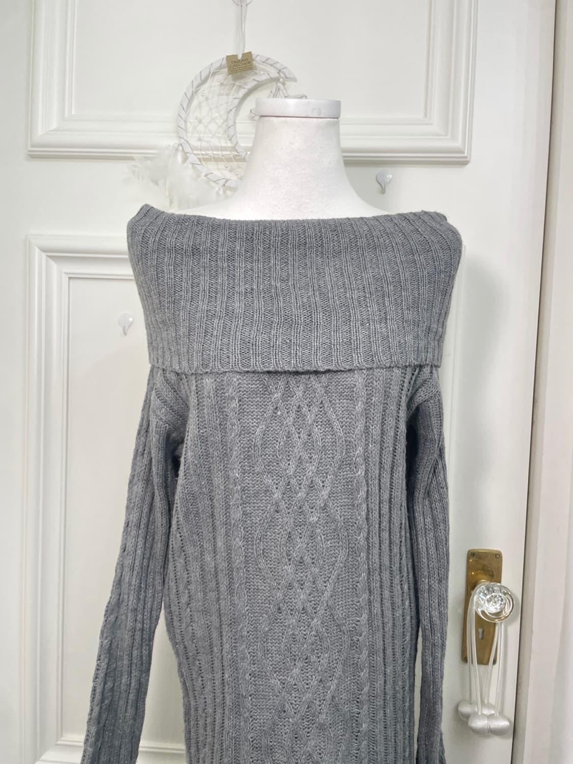gray off-shoulder side-slit sweater opc 상품이미지5