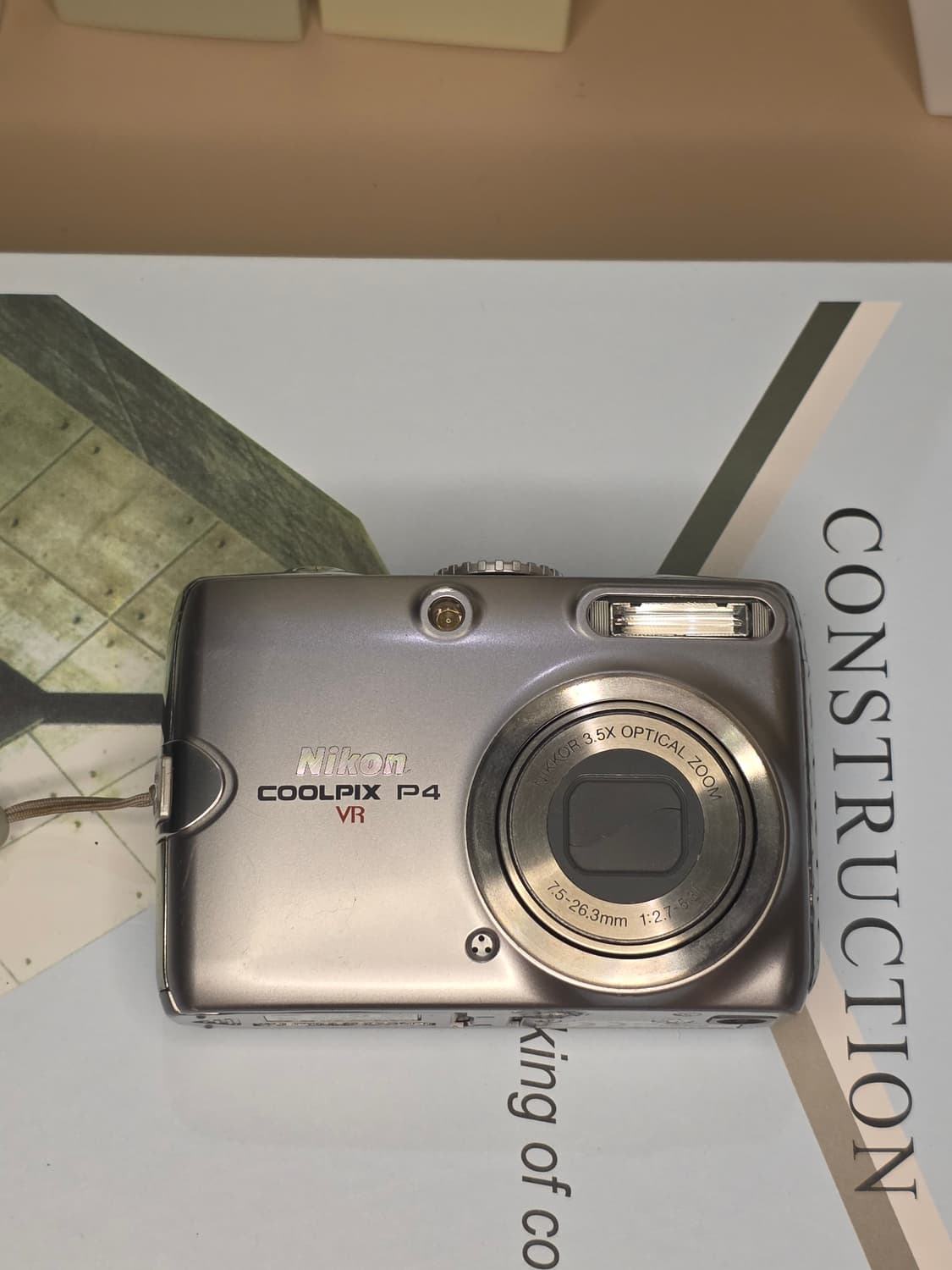 니콘 쿨픽스P4 / Nikon Coolpix P4 / Silver  상품이미지1