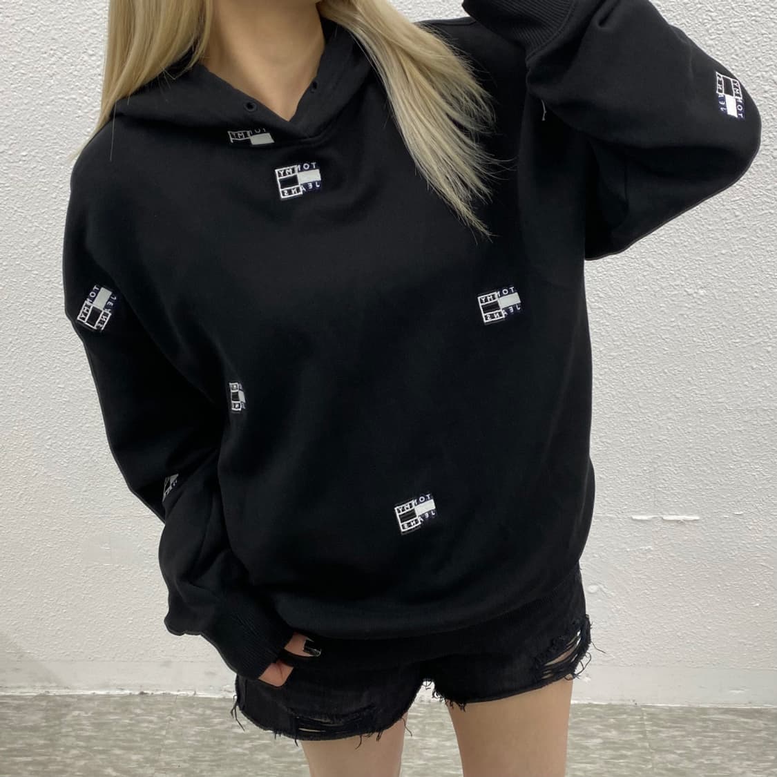 타미힐피거 진스 로고패턴 블랙 후드 L 상품이미지1